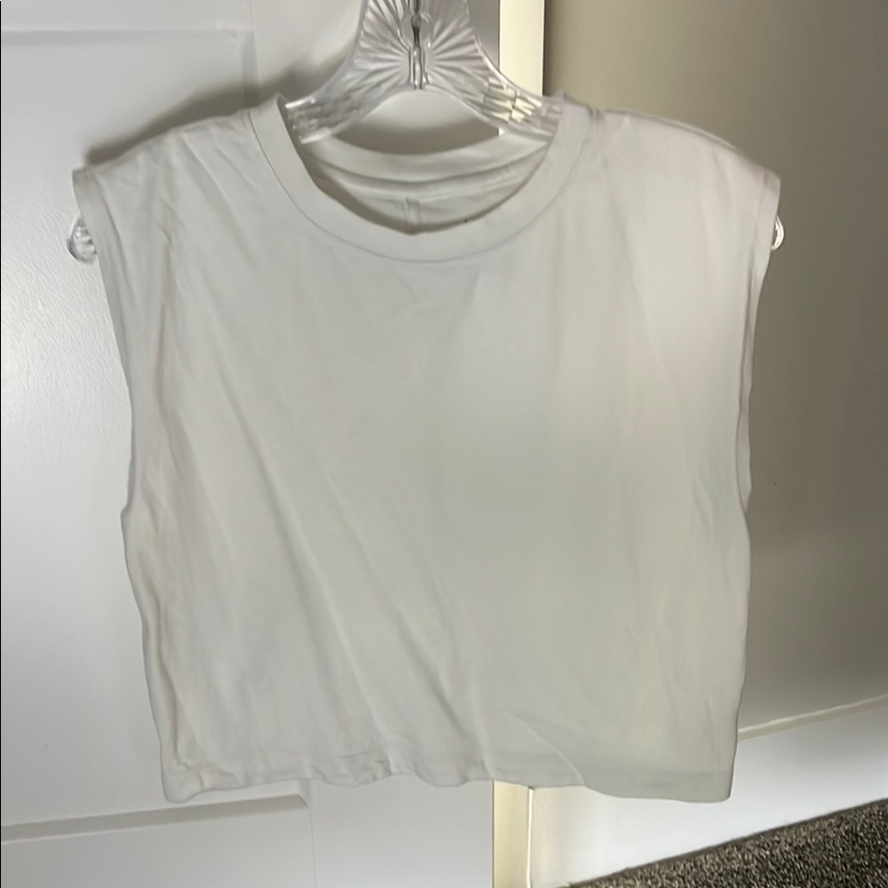 American Eagle Outfitters Cream Sleeveless Crop Muscle Tee